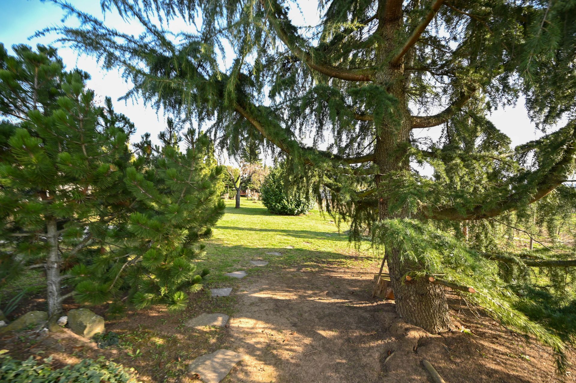 PREDAJ, pozemok 350 m², Kľačany, Hlohovec