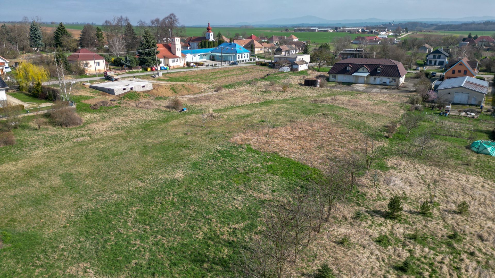 Pozemok 9700 m2 + Budova, Dolné Otrokovce