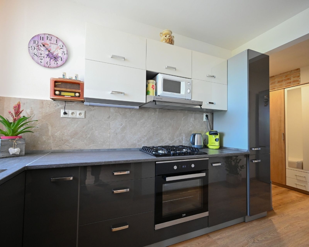 Predaj, 2 izbový byt s pozemkom, garážou,  Trakovice, Hlohovec