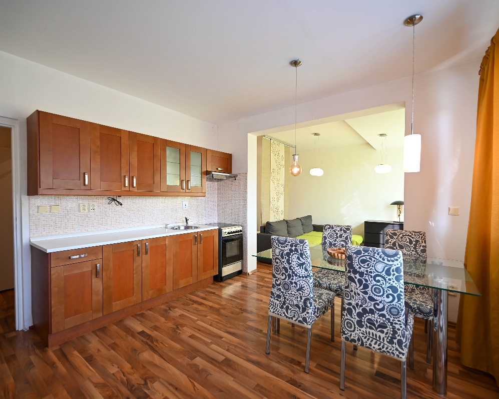 PREDAJ, 1,5-IZBOVÝ BYT 51 m², HLOHOVEC – SIHOŤ