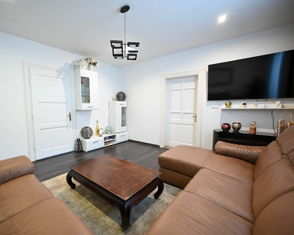 Predaj, 6 izb. Rodinný dom + prístavba (garsónka) Bučany, Trnava